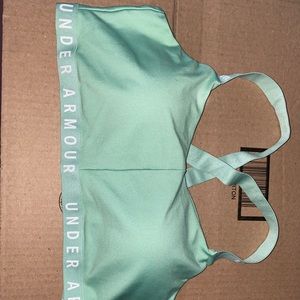 Cross Back Under Armour sports bra